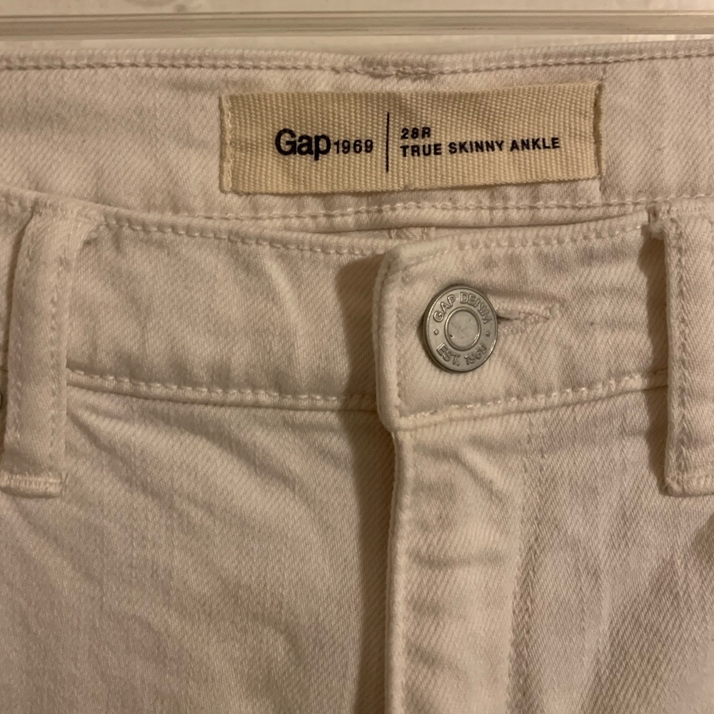 Off white GAP skinny jeans